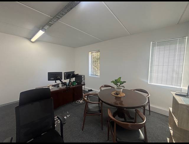 103M² OFFICE TO LET IN FIRGROVE